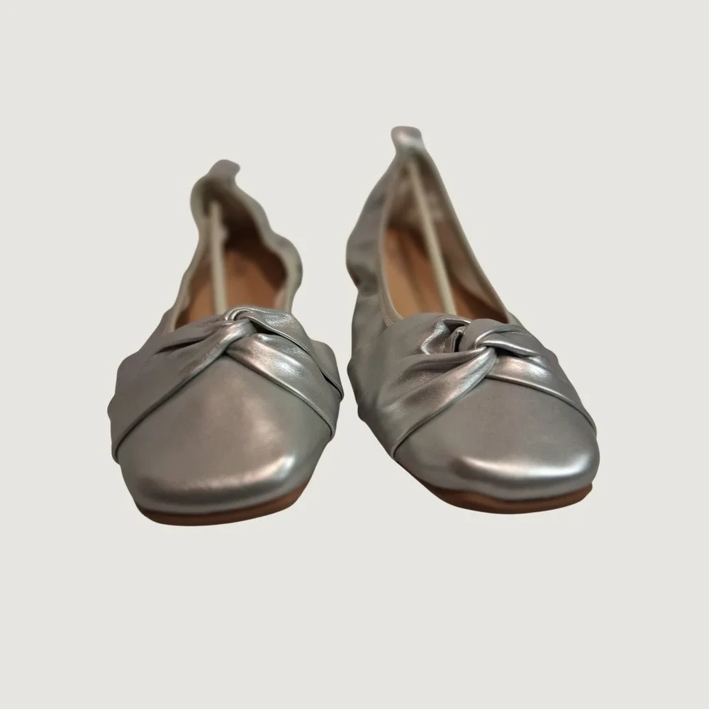 N/A metallic silver